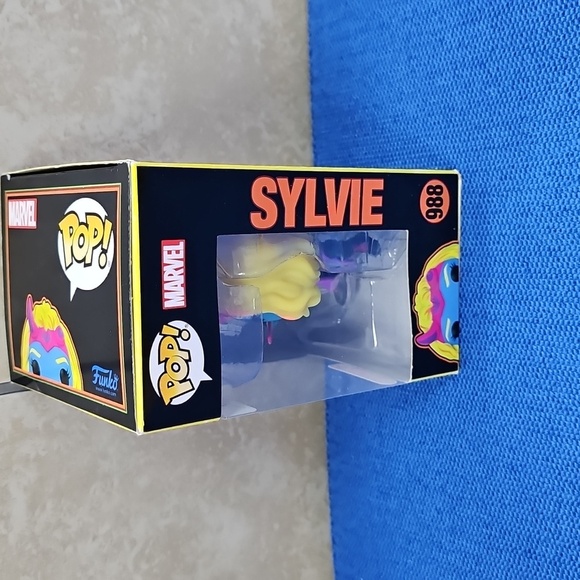 Funko POP! Marvel Sylvie Loki #988 Blacklight Special Edition New - Picture 4 of 6